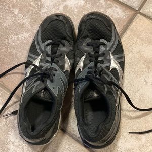 Mizuno volleyball shoes